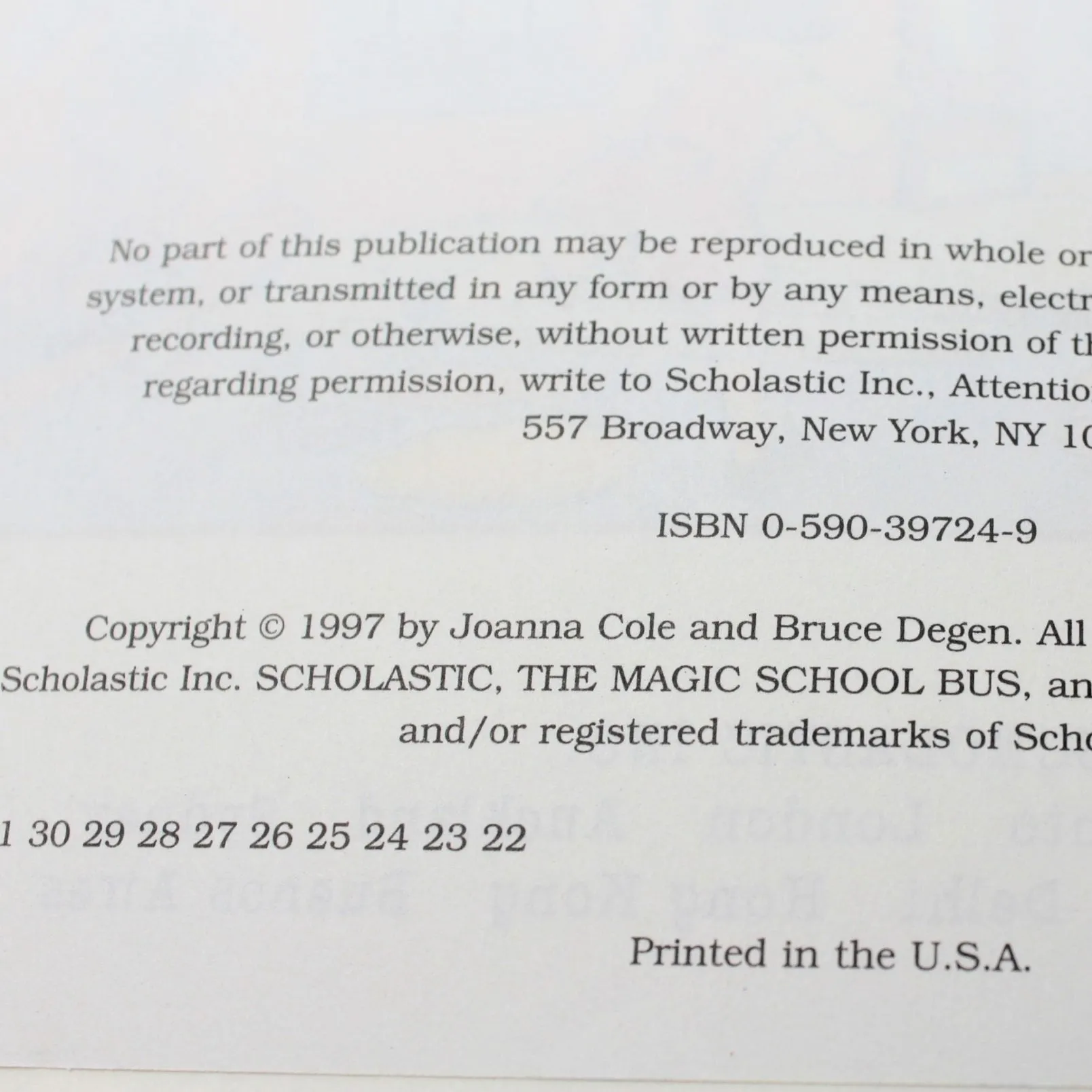Children's Book, Scholastic, The Magic School Bus Gets Cold Feet, Softcover, 1997