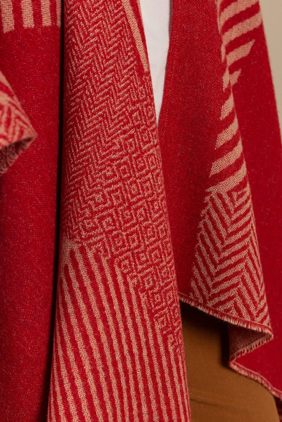 Urubu Cape Baby Alpaca Color Red